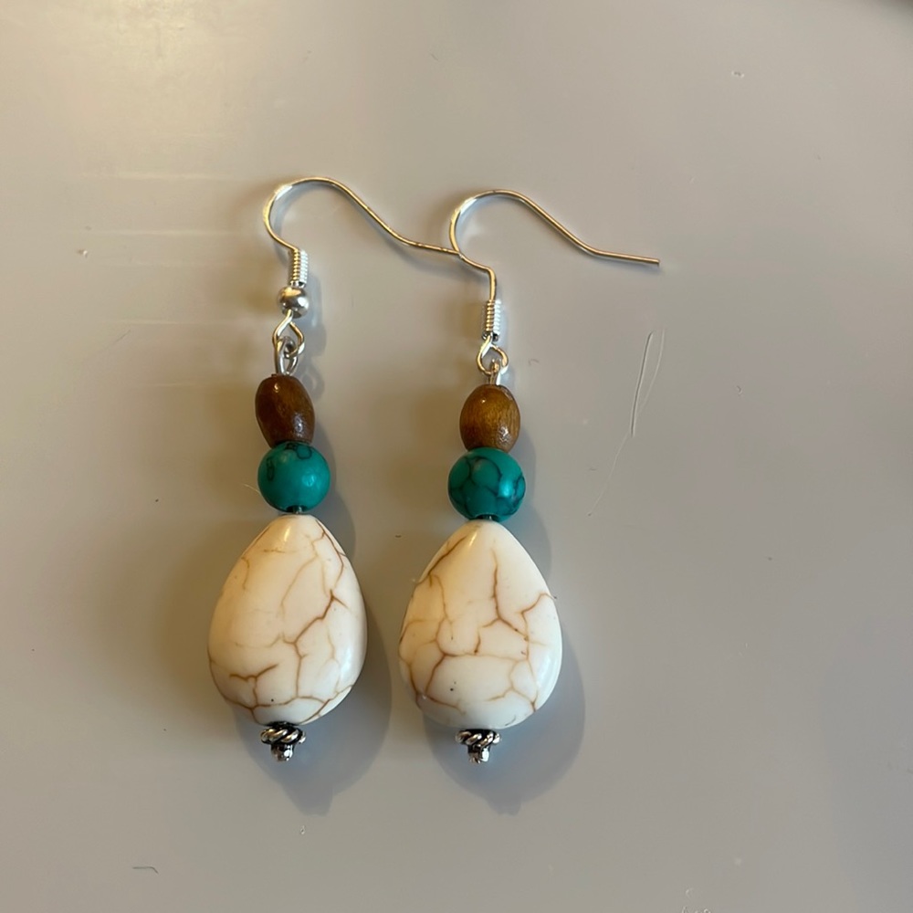 Handmade sliver plated dangle earrings. Stones, beads